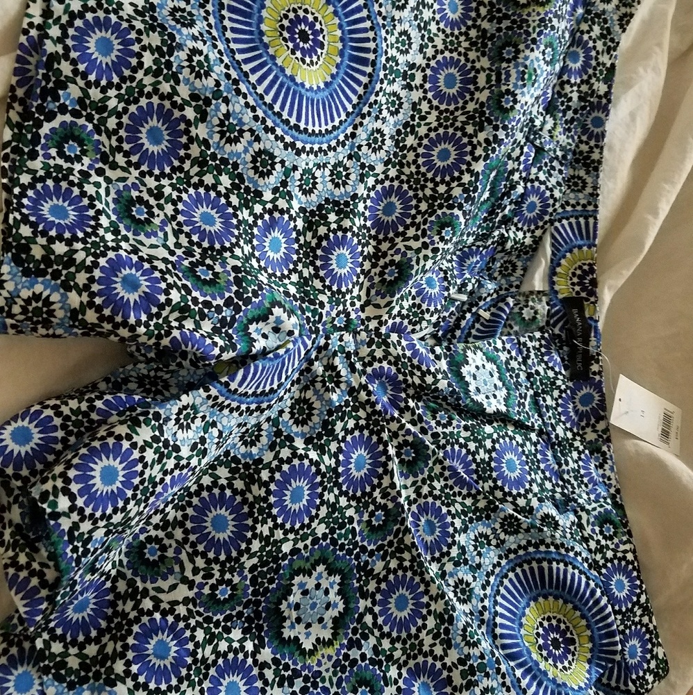 NWT MEDALLION PRINT SHORTS
