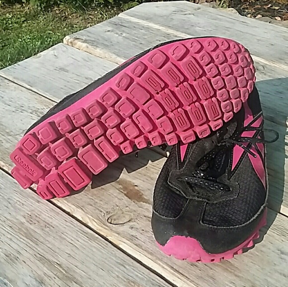 Girls Reebok size 7 - Picture 2 of 2