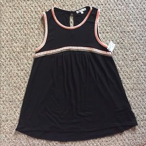 Moa Moa flowy tank from Maurice's