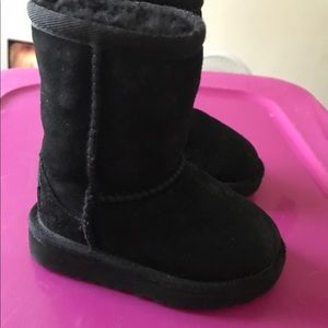 Toddler size 6 girl Uggs