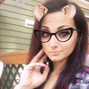 Meet your Posher, Rebecca