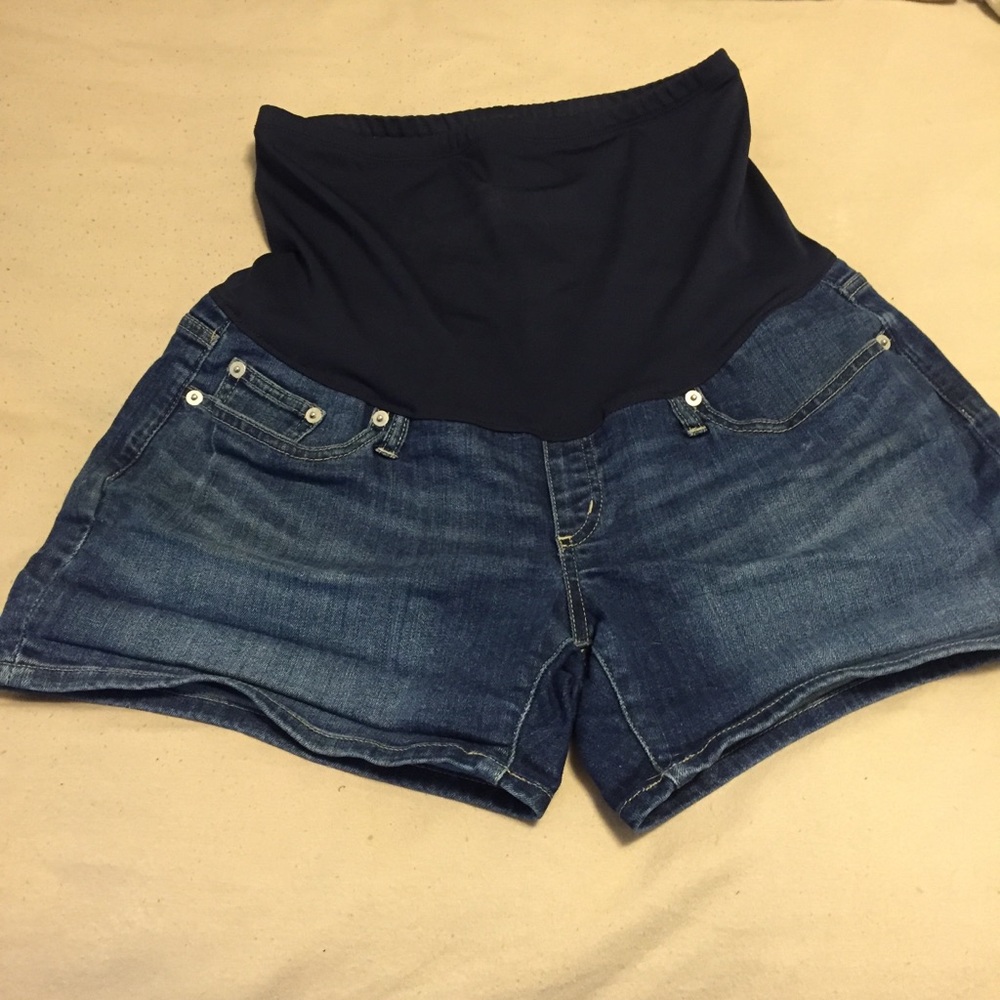 Gap maternity shorts