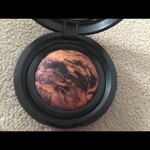 Laura Geller Eyeshadow and/or eyeliner ❤️🎉 Plum