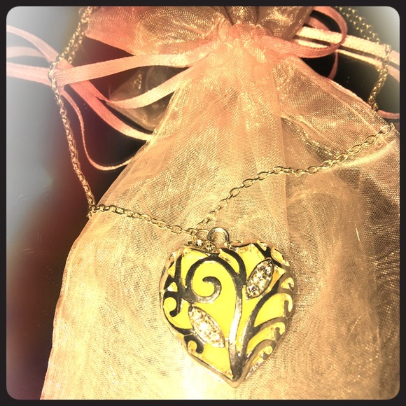🆕 GLOW IN THE DARK NECKLACE❤️FILIGREE PAVE PUFFED - Picture 1 of 8