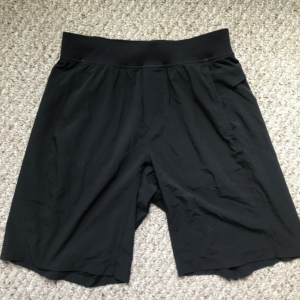 Lululemon 11" shorts - Medium - Black