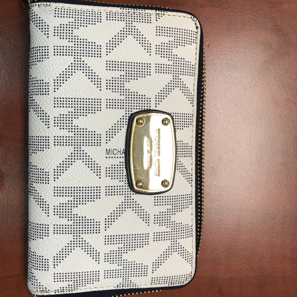 Michael Kors Zip Wallet