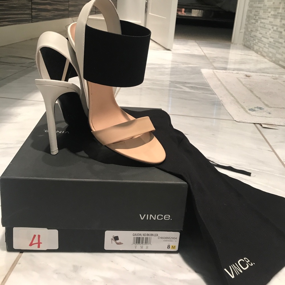 Beautiful neutral Vince gaudin sandals