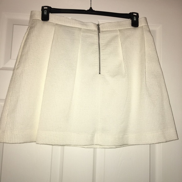 Winter white waffle French Connection skirt - Picture 2 of 4