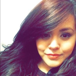 Meet your Posher, Alejandra