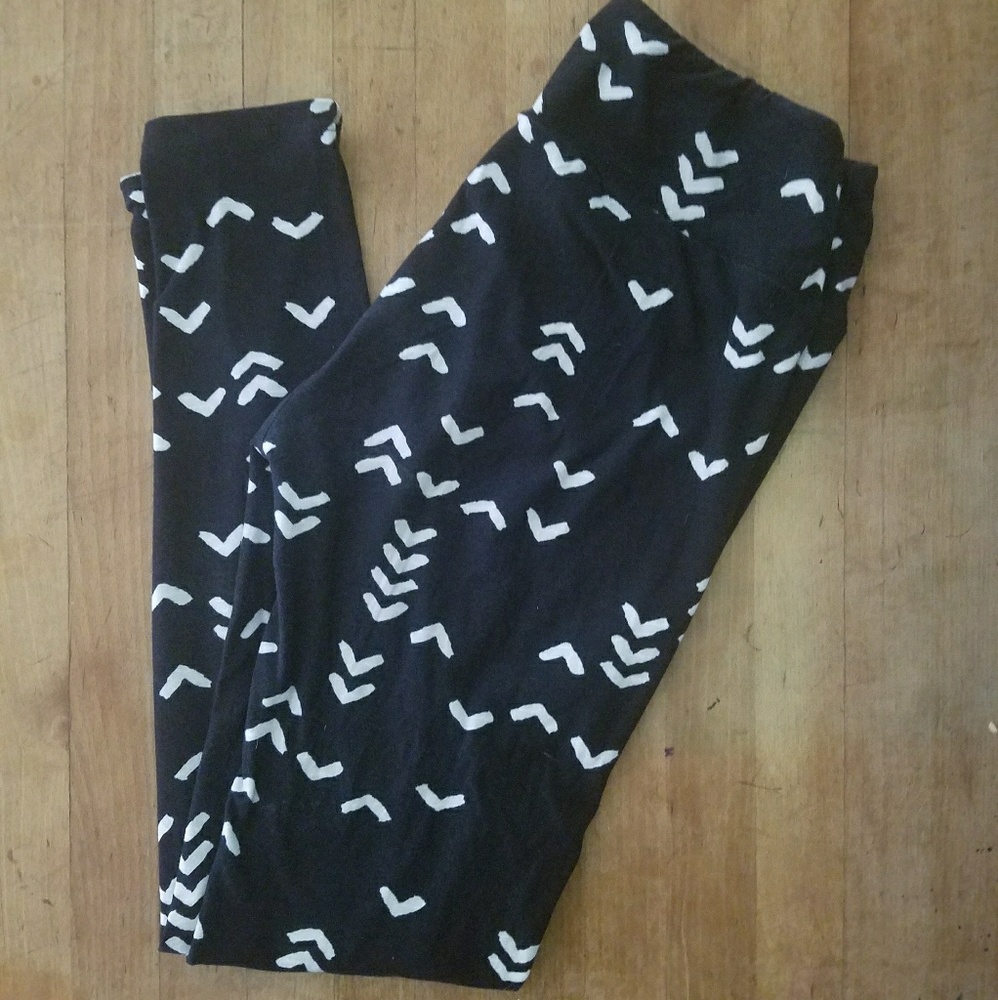 black and white arrow Lularoe OS Leggings