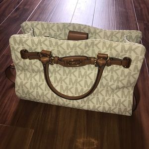 New Michael Kors Purse