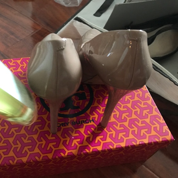 Shoes 👠 - Picture 3 of 5