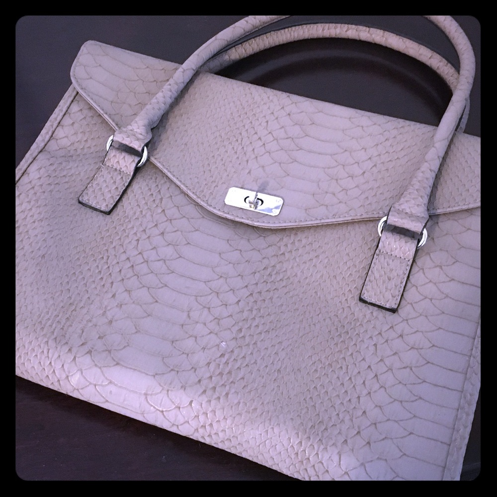 Gray ostrich-print handbag. Leather.