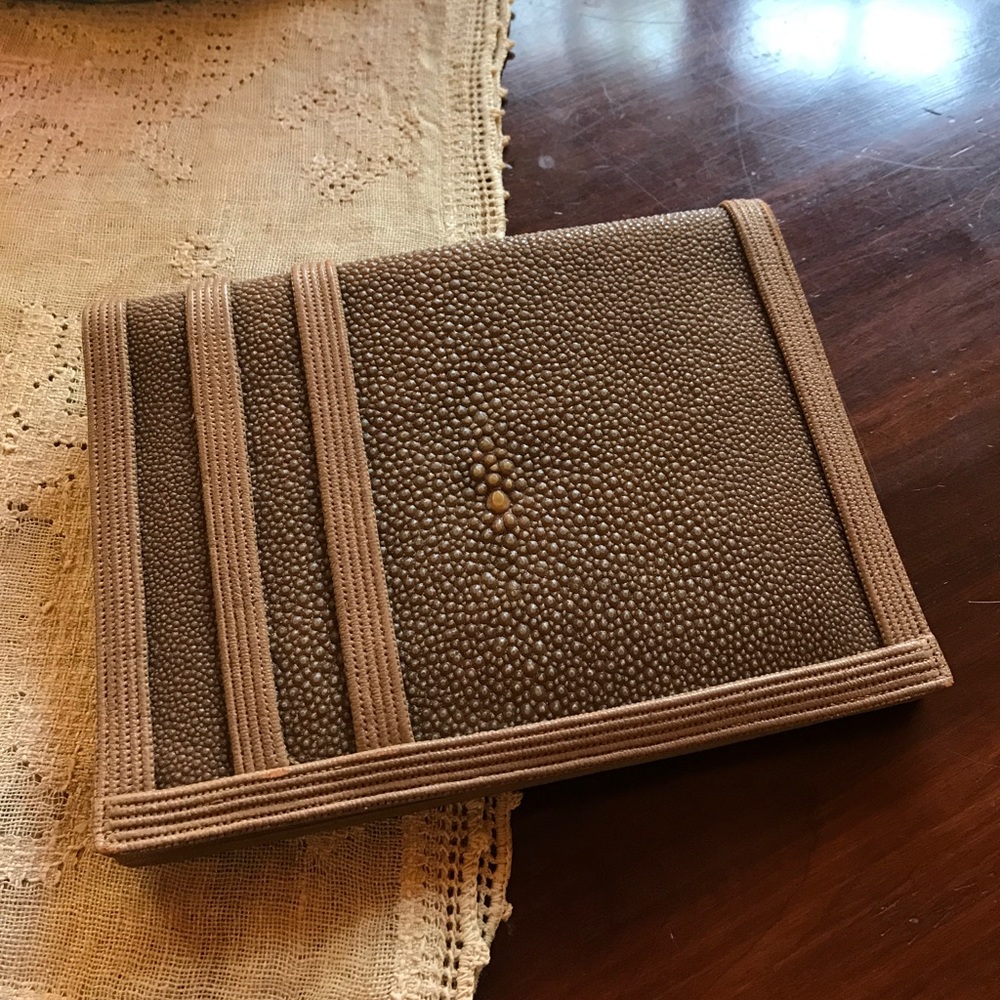 Vintage leather clutch. Unique!