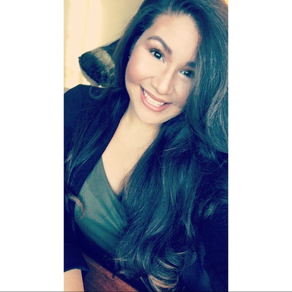 *Meet Your Posh Stylist* 💕 - Picture 3 of 3