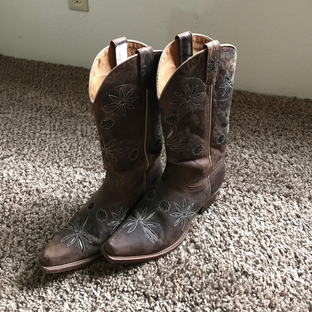 Shyanne boots size 7