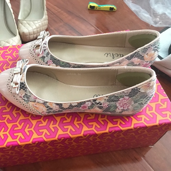 Shoes - Picture 2 of 3