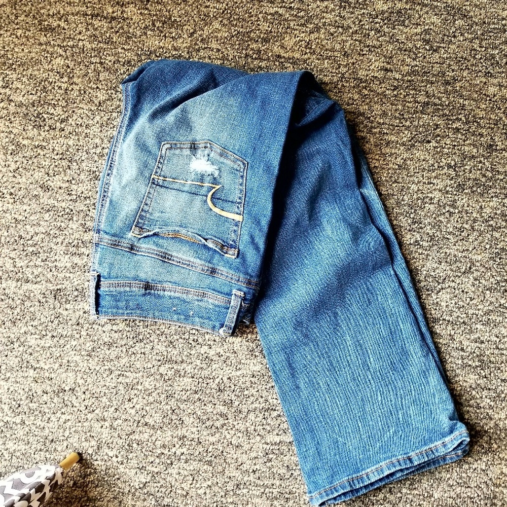 American Eagle Distressed Jeans