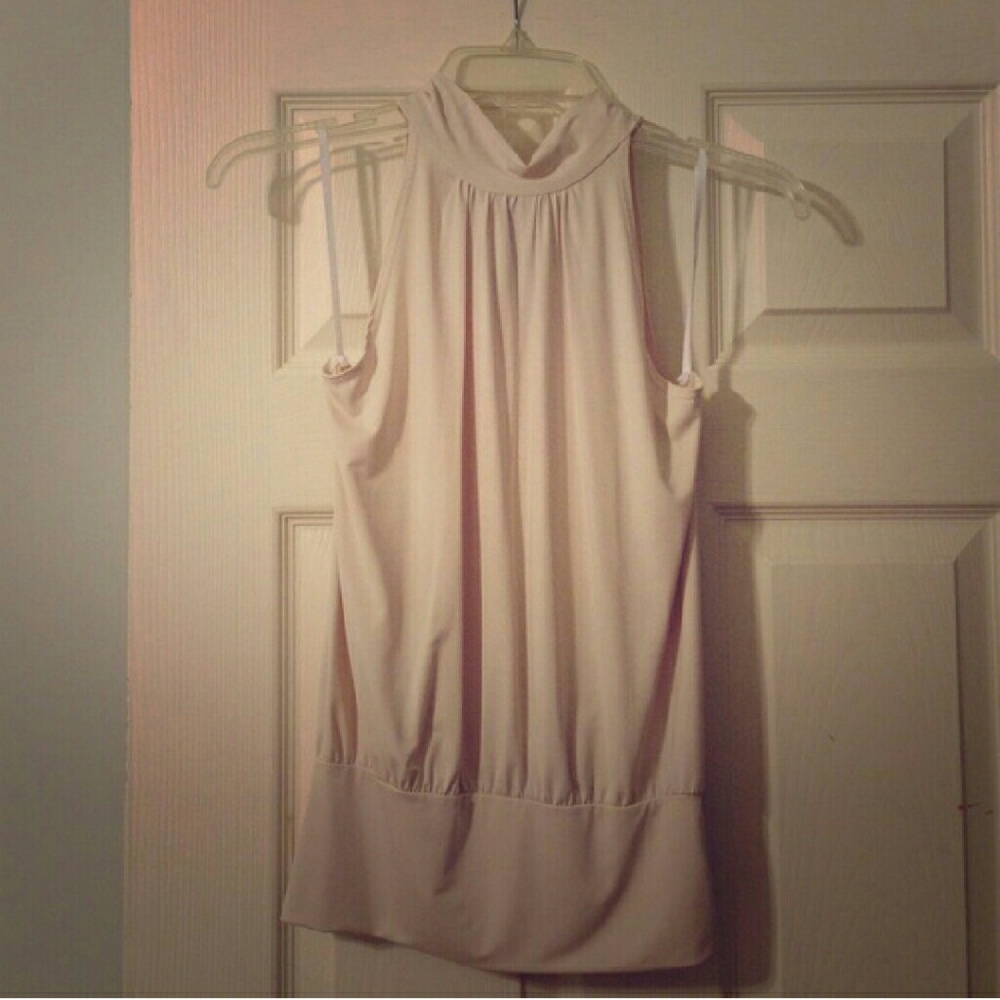 GENTLY USED FAB & CLASSY GORGEOUS BLOUSE! 👄 😘