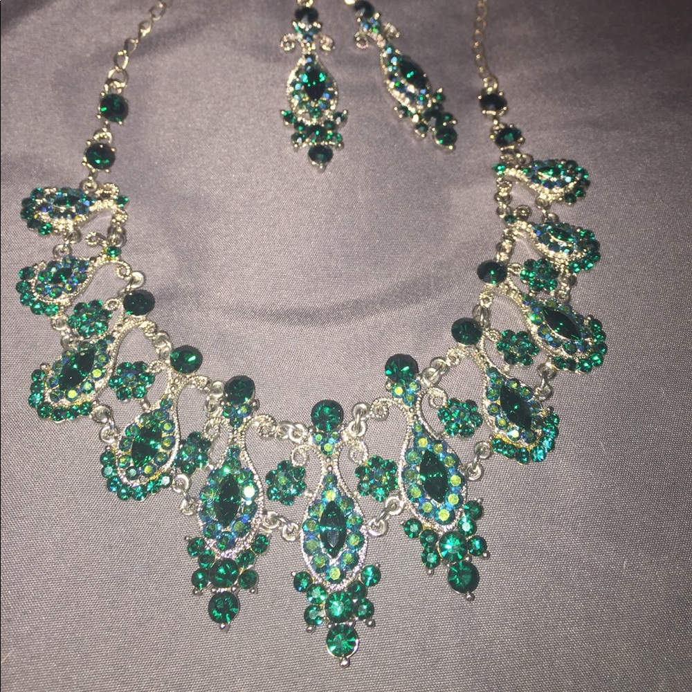 Gorgeous authentic set of earrings and a necklace