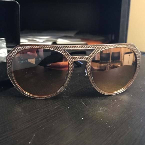 Versace metal mesh sunglasses Pop These Versace Fall/Winter 2016 “Metal Mesh” Sunnies Into  main image 4