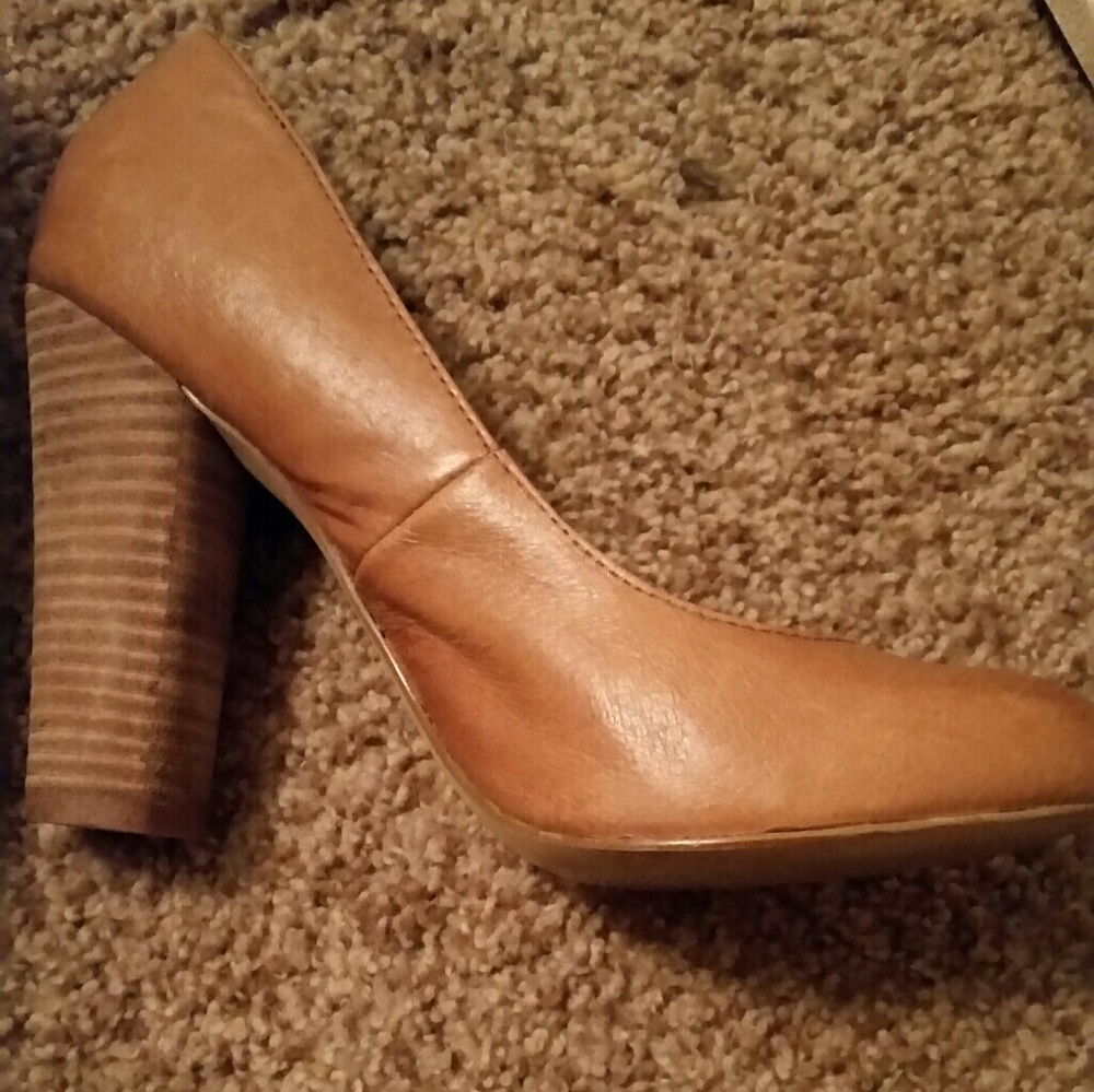 Steven Madden Tan Pumps 😍