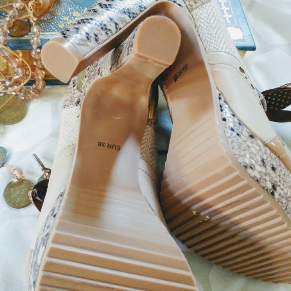 NWOB Poetic License Foolproof Sultan Pump size 38