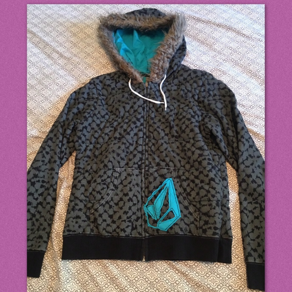 Sweater with teal on the inside