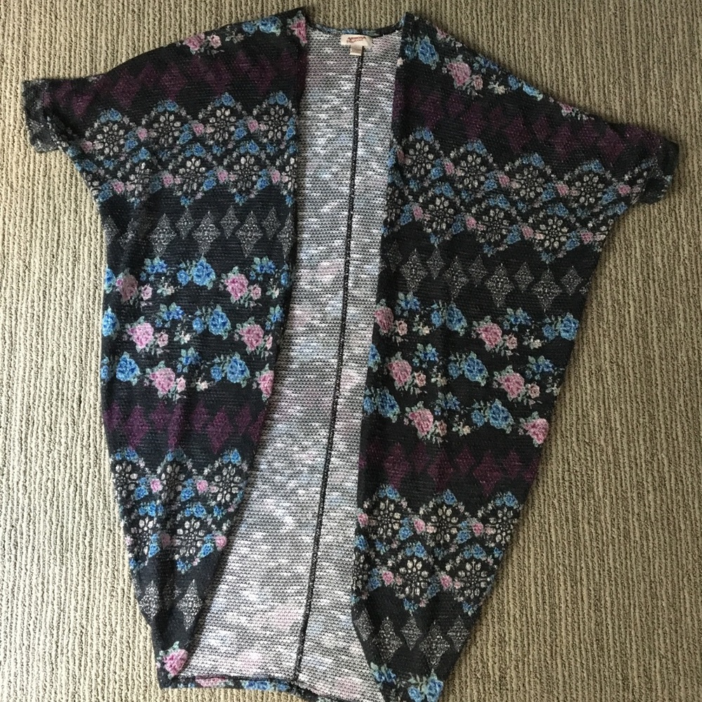 LIKE NEW Kimono Style Cardigan