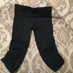 Lululemon in the flow crops