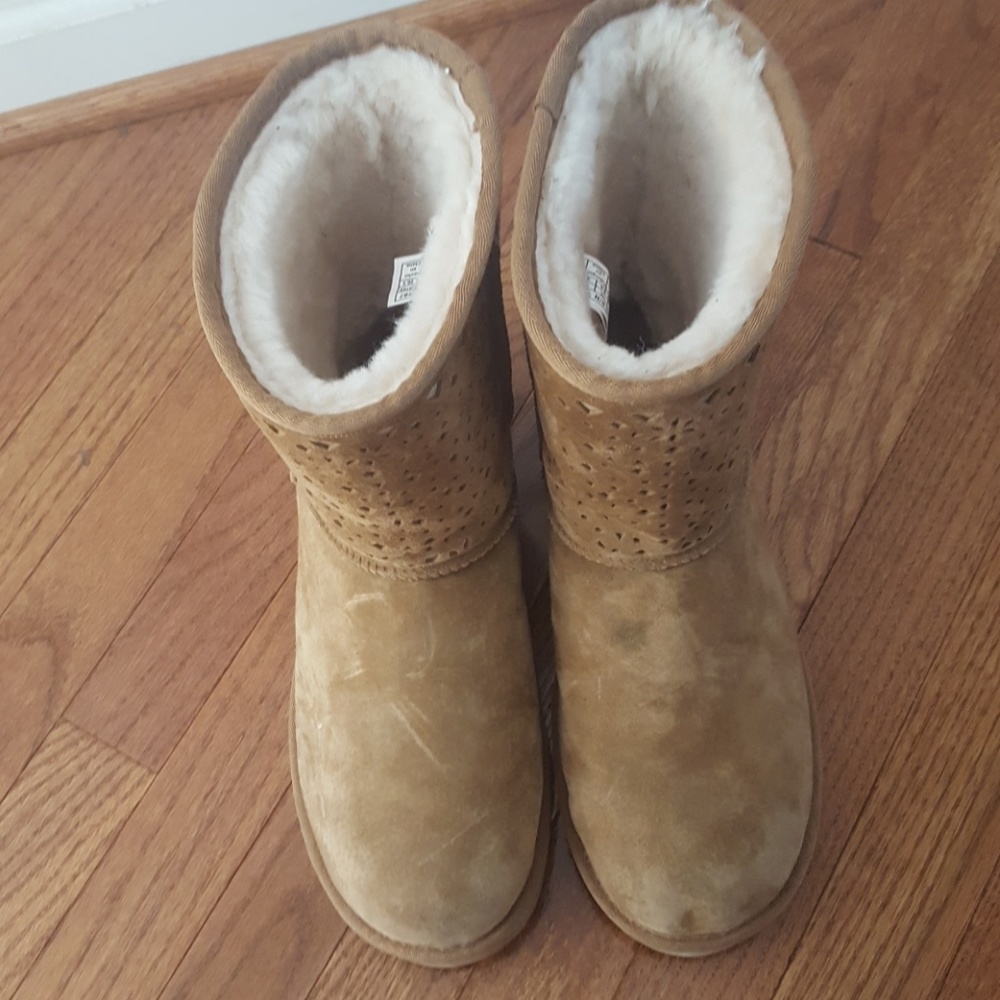 Tan Uggs