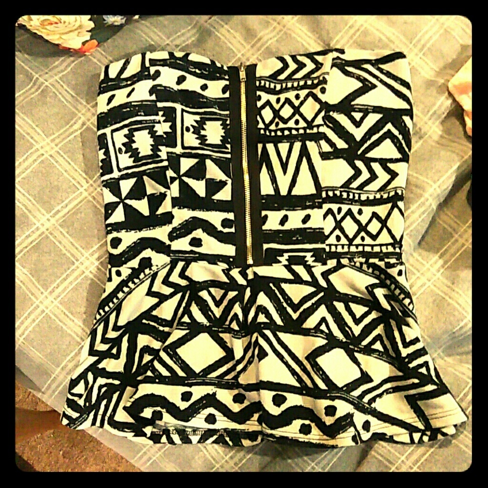 Black and white strapless shirt