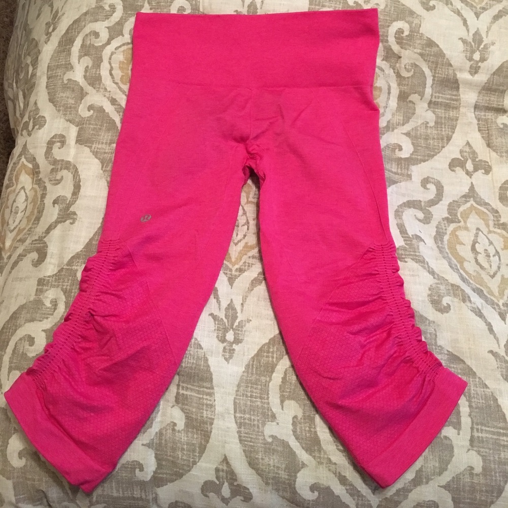 Lululemon in the flow crops