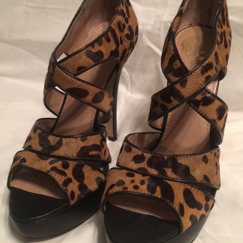 ✨GORGEOUS Vince Camuto Heels WORN ONCE cheetah
