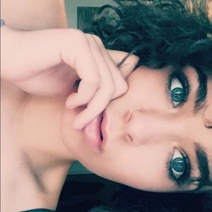 Meet your Posher, Abbey