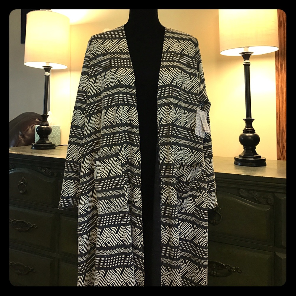 NWT lularoe sarah Aztec/ black and white pattern L