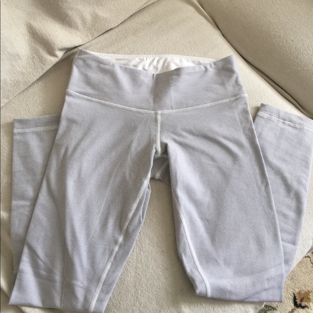 Size 6 Lululemon Wunder Under Leggings