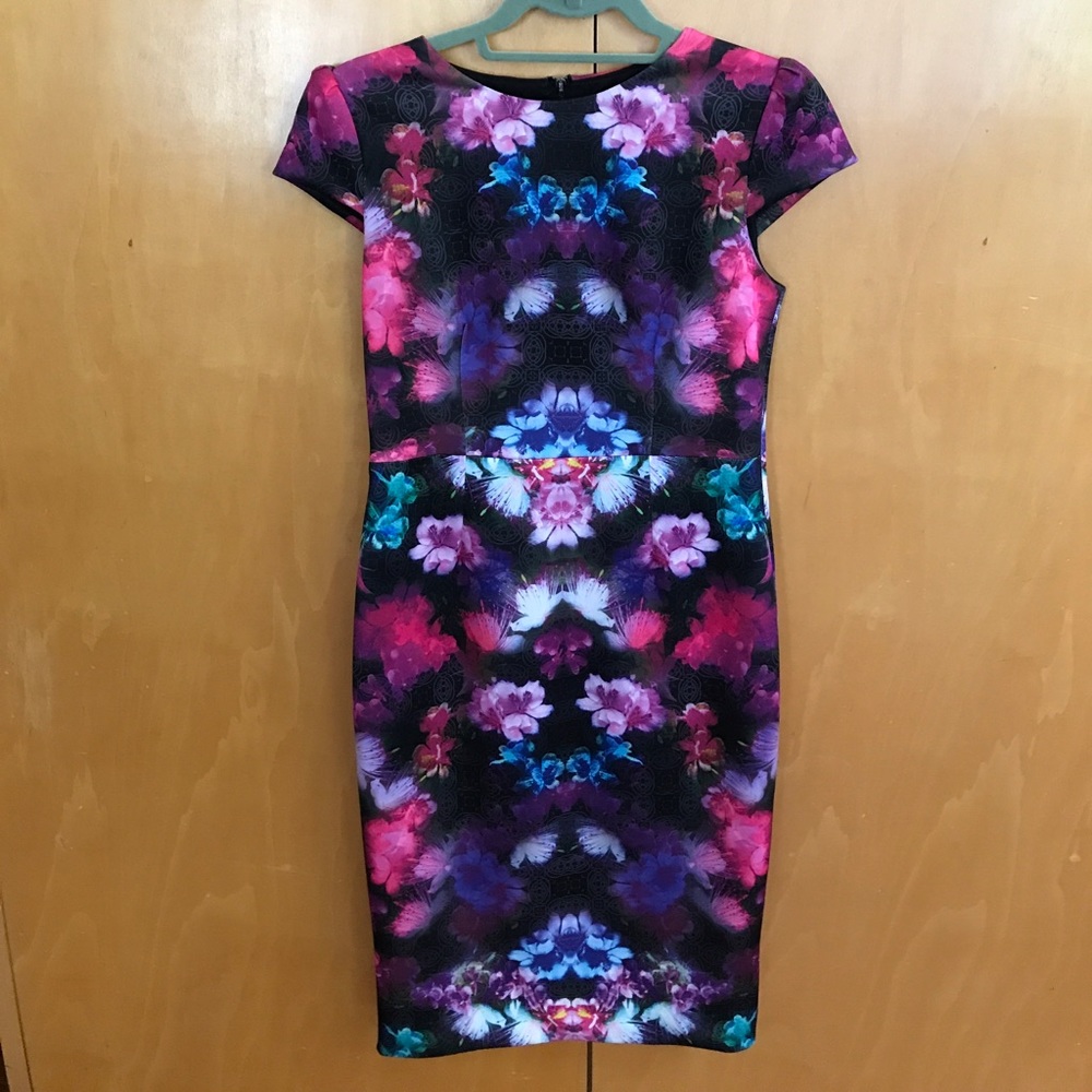 Gorgeous floral print dress!