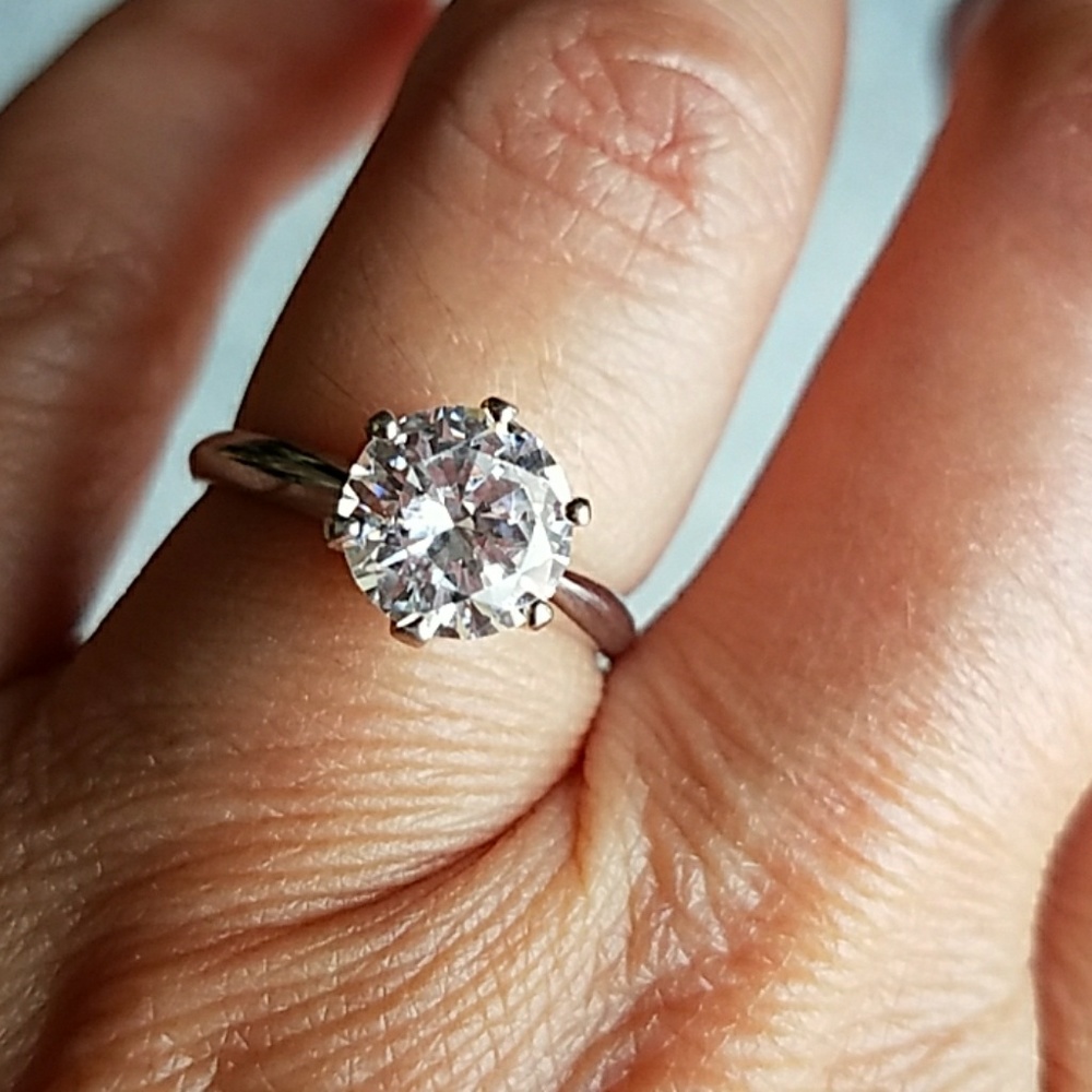 New 1ct Round 14k Solid White Gold Engagement Ring - Picture 2 of 9