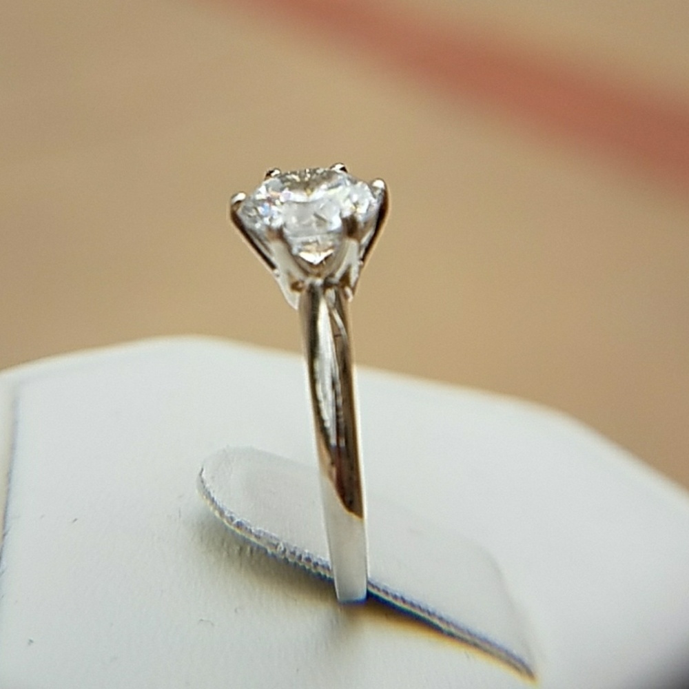 New 1ct Round 14k Solid White Gold Engagement Ring - Picture 9 of 9