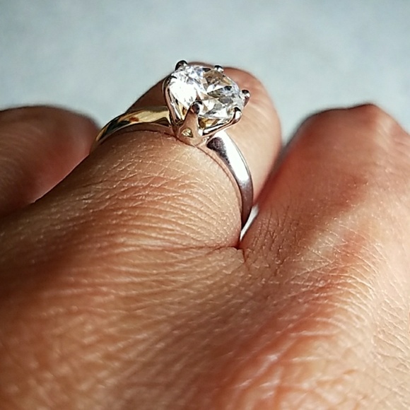 New 1ct Round 14k Solid White Gold Engagement Ring - Picture 5 of 9