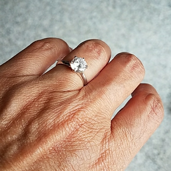 New 1ct Round 14k Solid White Gold Engagement Ring - Picture 7 of 9