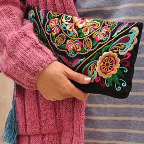 Beautiful Ornate Embroidered Clutch Bag - Picture 2 of 4