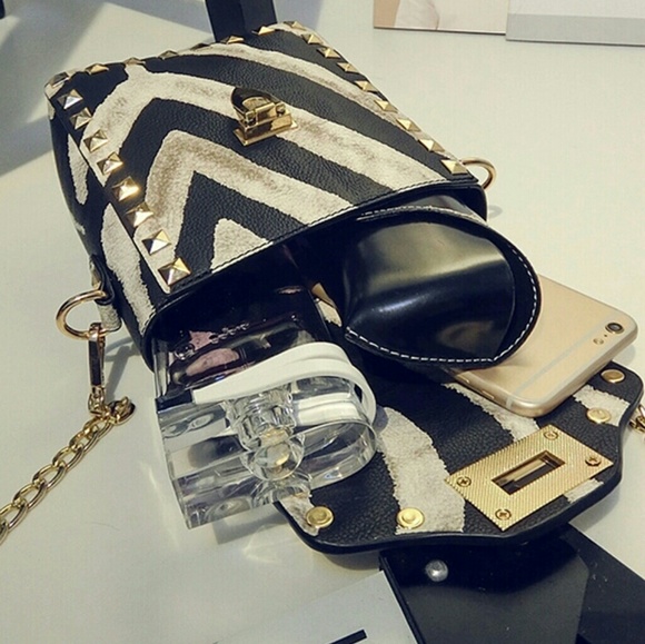 ๐ฅHP3ร๐ฅTHE MALLORY ZEBRA BAG - Picture 2 of 3