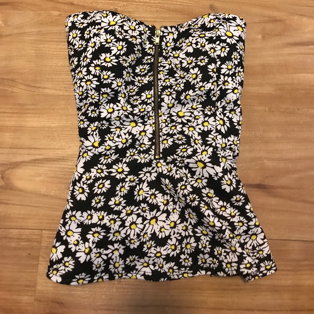 Beautiful 💛 DAISY 💛 top!!