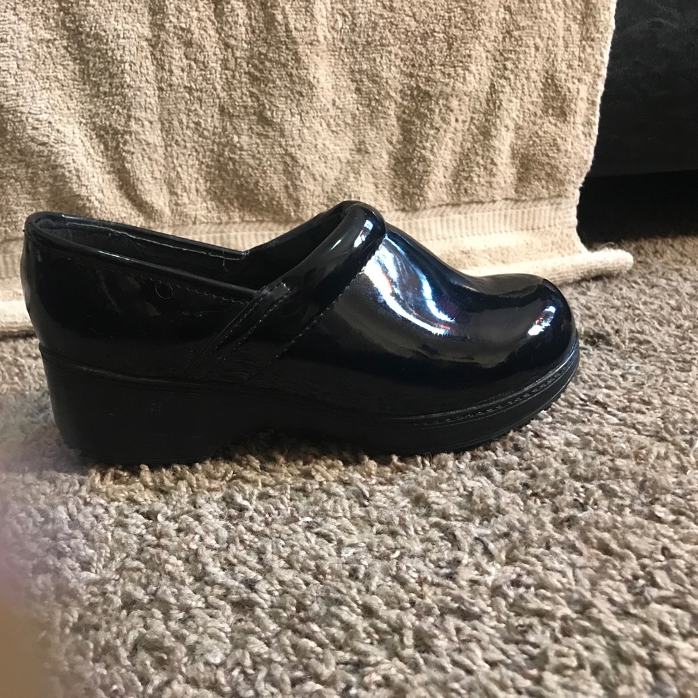 Non slip grip work clogs
