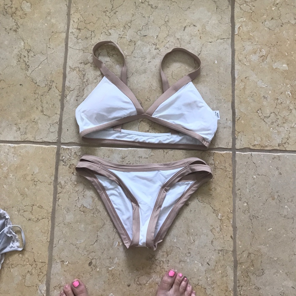 L space bikini top only worn once