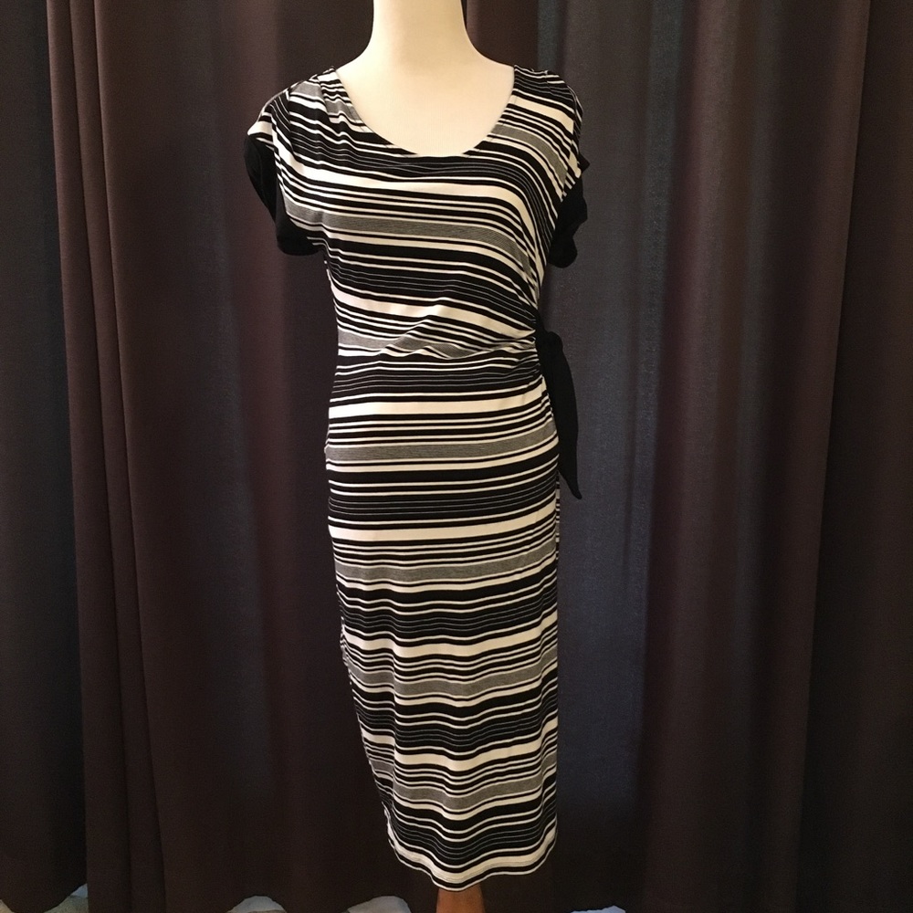 Liz Lange B&W striped maternity dress, Size L