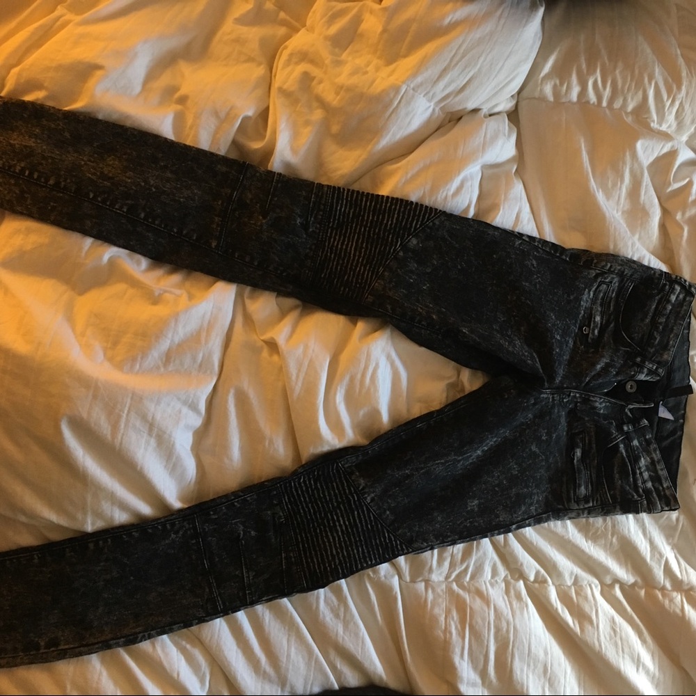 Black moto skinny jeans