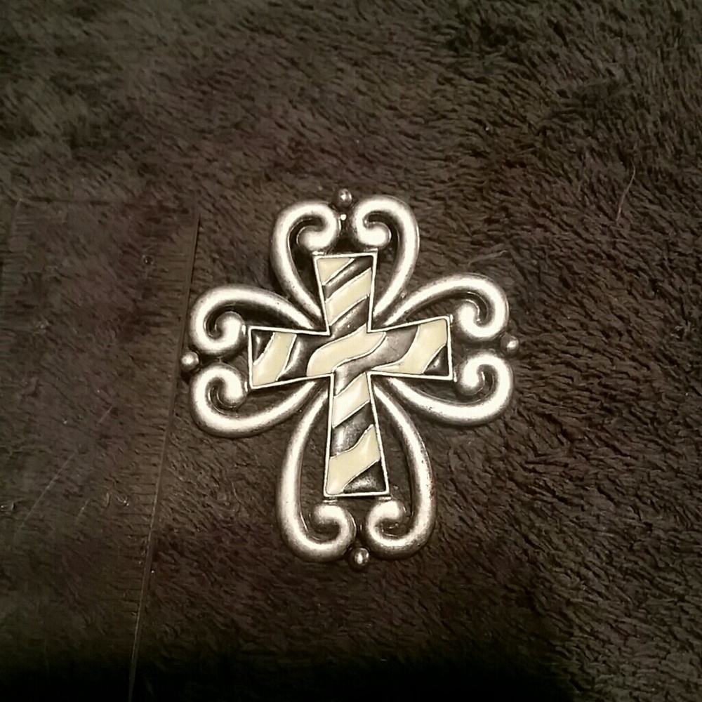 Zebra cross magnetic closure